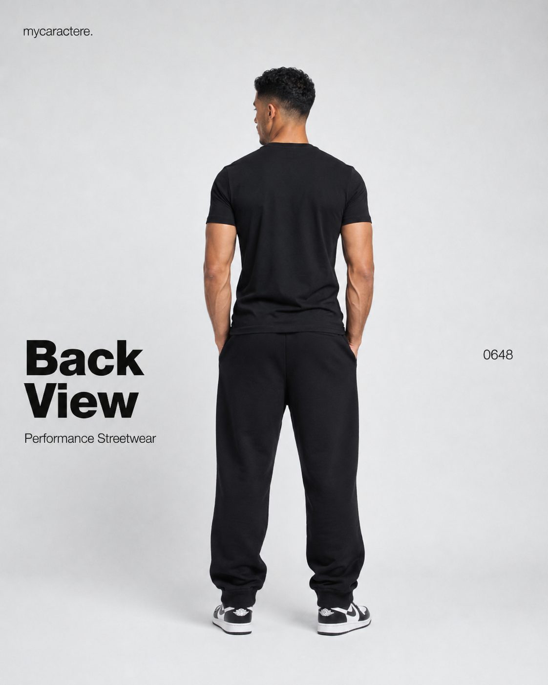L’ensemble avec un jogger noir, porté de dos